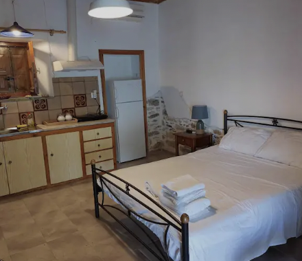 Studio-House with sea views